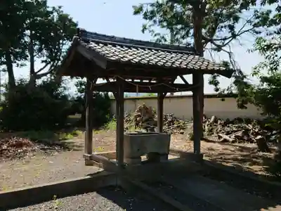 素盞嗚神社（麻生田町宮東）の手水舎