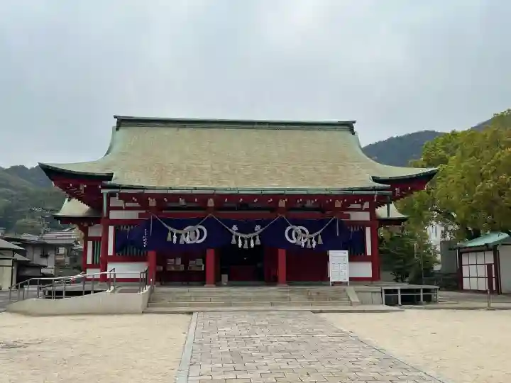 亀山神社の{uncategorized: "未分類", other: "その他", undefined: "問題あり", building: "その他建物", grave: "お墓", sacred_gate: "鳥居", guardian: "狛犬", statue: "像", buddha: "仏像", history: "歴史", nature: "自然", garden: "庭園", animal: "動物", pagoda: "塔", temizu: "手水舎", mountain_gate: "山門・神門", sanctuary: "本殿・本堂", subordinate: "末社・摂社", art: "芸術", scenery: "景色", jizo: "地蔵", ema: "絵馬", goshuin: "御朱印", omikuji: "おみくじ", items: "授与品その他", amulet: "お守り", goshuincho: "御朱印帳", eats: "食事", festival: "お祭り", votive_dance: "神楽", shichigosan: "七五三参", wedding: "結婚式", experience: "体験その他", initially: "初詣", around: "周辺", anti_infection: "感染症対策"}