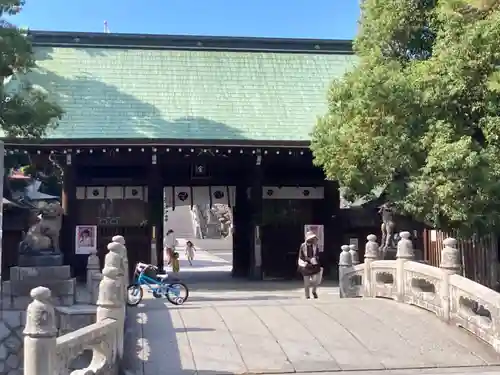 石清尾八幡宮の山門