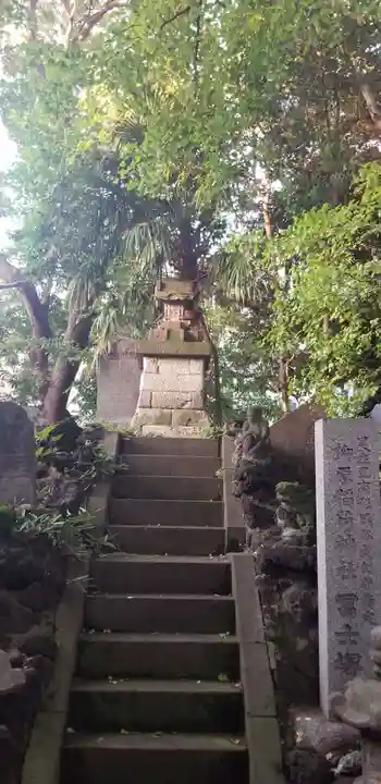 柳原稲荷神社の末社・摂社