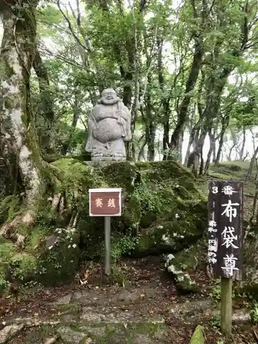 鶴見山上権現一の宮の像