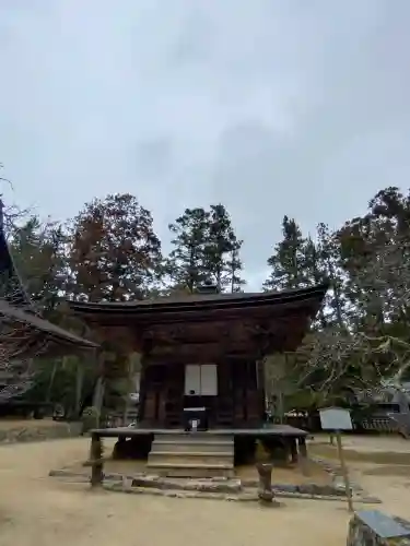 壇上伽藍の{uncategorized: "未分類", other: "その他", undefined: "問題あり", building: "その他建物", grave: "お墓", sacred_gate: "鳥居", guardian: "狛犬", statue: "像", buddha: "仏像", history: "歴史", nature: "自然", garden: "庭園", animal: "動物", pagoda: "塔", temizu: "手水舎", mountain_gate: "山門・神門", sanctuary: "本殿・本堂", subordinate: "末社・摂社", art: "芸術", scenery: "景色", jizo: "地蔵", ema: "絵馬", goshuin: "御朱印", omikuji: "おみくじ", items: "授与品その他", amulet: "お守り", goshuincho: "御朱印帳", eats: "食事", festival: "お祭り", votive_dance: "神楽", shichigosan: "七五三参", wedding: "結婚式", experience: "体験その他", initially: "初詣", around: "周辺", anti_infection: "感染症対策"}