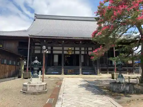 明楽寺の本殿・本堂