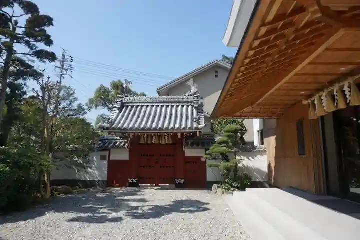 猿田彦神社の山門・神門