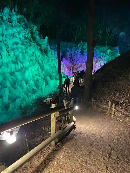 宝登山神社の{uncategorized: "未分類", other: "その他", undefined: "問題あり", building: "その他建物", grave: "お墓", sacred_gate: "鳥居", guardian: "狛犬", statue: "像", buddha: "仏像", history: "歴史", nature: "自然", garden: "庭園", animal: "動物", pagoda: "塔", temizu: "手水舎", mountain_gate: "山門・神門", sanctuary: "本殿・本堂", subordinate: "末社・摂社", art: "芸術", scenery: "景色", jizo: "地蔵", ema: "絵馬", goshuin: "御朱印", omikuji: "おみくじ", items: "授与品その他", amulet: "お守り", goshuincho: "御朱印帳", eats: "食事", festival: "お祭り", votive_dance: "神楽", shichigosan: "七五三参", wedding: "結婚式", experience: "体験その他", initially: "初詣", around: "周辺", anti_infection: "感染症対策"}