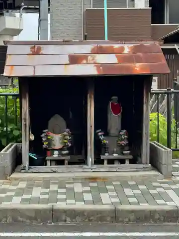 辻地蔵堂(黒川樋門)の{uncategorized: "未分類", other: "その他", undefined: "問題あり", building: "その他建物", grave: "お墓", sacred_gate: "鳥居", guardian: "狛犬", statue: "像", buddha: "仏像", history: "歴史", nature: "自然", garden: "庭園", animal: "動物", pagoda: "塔", temizu: "手水舎", mountain_gate: "山門・神門", sanctuary: "本殿・本堂", subordinate: "末社・摂社", art: "芸術", scenery: "景色", jizo: "地蔵", ema: "絵馬", goshuin: "御朱印", omikuji: "おみくじ", items: "授与品その他", amulet: "お守り", goshuincho: "御朱印帳", eats: "食事", festival: "お祭り", votive_dance: "神楽", shichigosan: "七五三参", wedding: "結婚式", experience: "体験その他", initially: "初詣", around: "周辺", anti_infection: "感染症対策"}