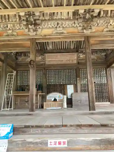 弥勒寺の本殿・本堂