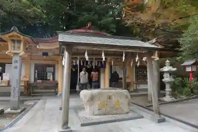 宮地嶽神社の手水舎
