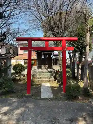 泉水稲荷神社の{uncategorized: "未分類", other: "その他", undefined: "問題あり", building: "その他建物", grave: "お墓", sacred_gate: "鳥居", guardian: "狛犬", statue: "像", buddha: "仏像", history: "歴史", nature: "自然", garden: "庭園", animal: "動物", pagoda: "塔", temizu: "手水舎", mountain_gate: "山門・神門", sanctuary: "本殿・本堂", subordinate: "末社・摂社", art: "芸術", scenery: "景色", jizo: "地蔵", ema: "絵馬", goshuin: "御朱印", omikuji: "おみくじ", items: "授与品その他", amulet: "お守り", goshuincho: "御朱印帳", eats: "食事", festival: "お祭り", votive_dance: "神楽", shichigosan: "七五三参", wedding: "結婚式", experience: "体験その他", initially: "初詣", around: "周辺", anti_infection: "感染症対策"}
