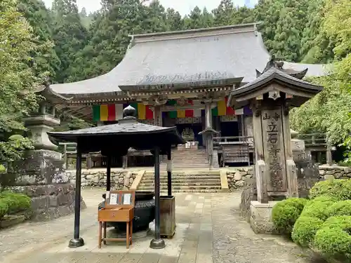 宝珠山 立石寺の本殿