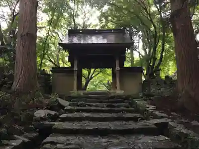 両子寺の山門・神門