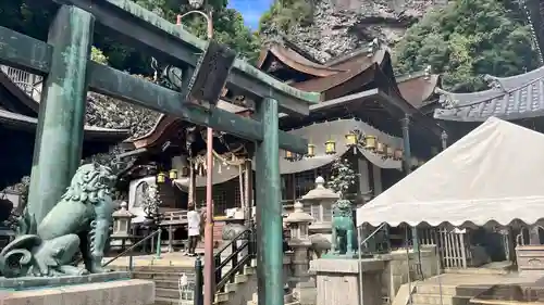 宝山寺の鳥居