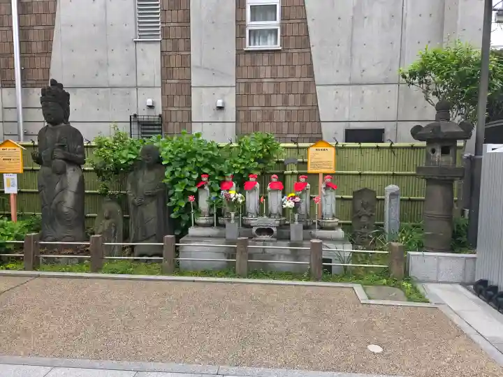 谷中西光寺の{uncategorized: "未分類", other: "その他", undefined: "問題あり", building: "その他建物", grave: "お墓", sacred_gate: "鳥居", guardian: "狛犬", statue: "像", buddha: "仏像", history: "歴史", nature: "自然", garden: "庭園", animal: "動物", pagoda: "塔", temizu: "手水舎", mountain_gate: "山門・神門", sanctuary: "本殿・本堂", subordinate: "末社・摂社", art: "芸術", scenery: "景色", jizo: "地蔵", ema: "絵馬", goshuin: "御朱印", omikuji: "おみくじ", items: "授与品その他", amulet: "お守り", goshuincho: "御朱印帳", eats: "食事", festival: "お祭り", votive_dance: "神楽", shichigosan: "七五三参", wedding: "結婚式", experience: "体験その他", initially: "初詣", around: "周辺", anti_infection: "感染症対策"}
