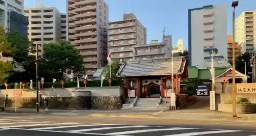 仙台大神宮の{uncategorized: "未分類", other: "その他", undefined: "問題あり", building: "その他建物", grave: "お墓", sacred_gate: "鳥居", guardian: "狛犬", statue: "像", buddha: "仏像", history: "歴史", nature: "自然", garden: "庭園", animal: "動物", pagoda: "塔", temizu: "手水舎", mountain_gate: "山門・神門", sanctuary: "本殿・本堂", subordinate: "末社・摂社", art: "芸術", scenery: "景色", jizo: "地蔵", ema: "絵馬", goshuin: "御朱印", omikuji: "おみくじ", items: "授与品その他", amulet: "お守り", goshuincho: "御朱印帳", eats: "食事", festival: "お祭り", votive_dance: "神楽", shichigosan: "七五三参", wedding: "結婚式", experience: "体験その他", initially: "初詣", around: "周辺", anti_infection: "感染症対策"}