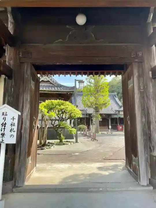 良長院の{uncategorized: "未分類", other: "その他", undefined: "問題あり", building: "その他建物", grave: "お墓", sacred_gate: "鳥居", guardian: "狛犬", statue: "像", buddha: "仏像", history: "歴史", nature: "自然", garden: "庭園", animal: "動物", pagoda: "塔", temizu: "手水舎", mountain_gate: "山門・神門", sanctuary: "本殿・本堂", subordinate: "末社・摂社", art: "芸術", scenery: "景色", jizo: "地蔵", ema: "絵馬", goshuin: "御朱印", omikuji: "おみくじ", items: "授与品その他", amulet: "お守り", goshuincho: "御朱印帳", eats: "食事", festival: "お祭り", votive_dance: "神楽", shichigosan: "七五三参", wedding: "結婚式", experience: "体験その他", initially: "初詣", around: "周辺", anti_infection: "感染症対策"}