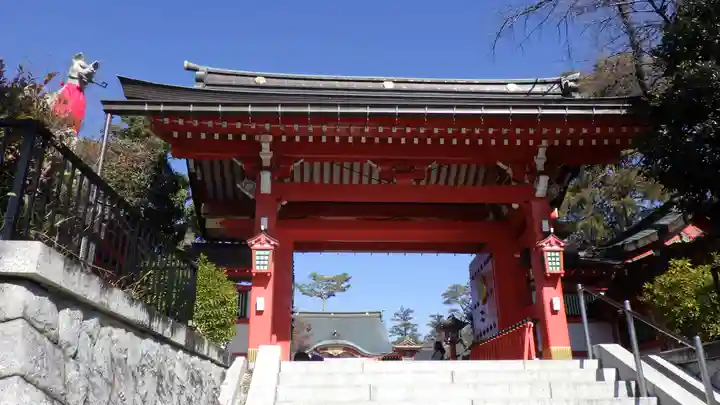東伏見稲荷神社の山門・神門