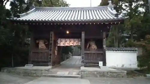 観音寺の山門