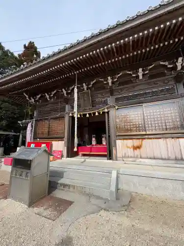 金井神社の{uncategorized: "未分類", other: "その他", undefined: "問題あり", building: "その他建物", grave: "お墓", sacred_gate: "鳥居", guardian: "狛犬", statue: "像", buddha: "仏像", history: "歴史", nature: "自然", garden: "庭園", animal: "動物", pagoda: "塔", temizu: "手水舎", mountain_gate: "山門・神門", sanctuary: "本殿・本堂", subordinate: "末社・摂社", art: "芸術", scenery: "景色", jizo: "地蔵", ema: "絵馬", goshuin: "御朱印", omikuji: "おみくじ", items: "授与品その他", amulet: "お守り", goshuincho: "御朱印帳", eats: "食事", festival: "お祭り", votive_dance: "神楽", shichigosan: "七五三参", wedding: "結婚式", experience: "体験その他", initially: "初詣", around: "周辺", anti_infection: "感染症対策"}