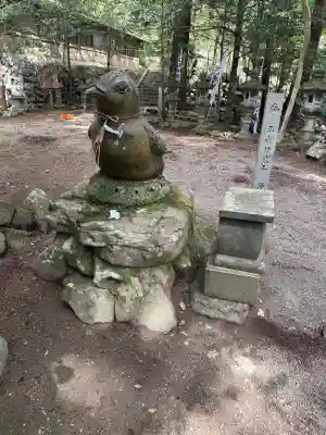  川上山若宮八幡宮の{uncategorized: "未分類", other: "その他", undefined: "問題あり", building: "その他建物", grave: "お墓", sacred_gate: "鳥居", guardian: "狛犬", statue: "像", buddha: "仏像", history: "歴史", nature: "自然", garden: "庭園", animal: "動物", pagoda: "塔", temizu: "手水舎", mountain_gate: "山門・神門", sanctuary: "本殿・本堂", subordinate: "末社・摂社", art: "芸術", scenery: "景色", jizo: "地蔵", ema: "絵馬", goshuin: "御朱印", omikuji: "おみくじ", items: "授与品その他", amulet: "お守り", goshuincho: "御朱印帳", eats: "食事", festival: "お祭り", votive_dance: "神楽", shichigosan: "七五三参", wedding: "結婚式", experience: "体験その他", initially: "初詣", around: "周辺", anti_infection: "感染症対策"}