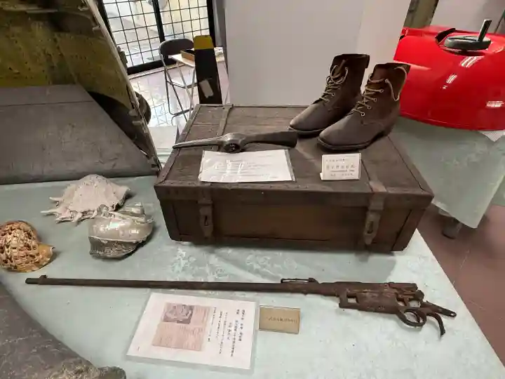 泉州磐船神社の{uncategorized: "未分類", other: "その他", undefined: "問題あり", building: "その他建物", grave: "お墓", sacred_gate: "鳥居", guardian: "狛犬", statue: "像", buddha: "仏像", history: "歴史", nature: "自然", garden: "庭園", animal: "動物", pagoda: "塔", temizu: "手水舎", mountain_gate: "山門・神門", sanctuary: "本殿・本堂", subordinate: "末社・摂社", art: "芸術", scenery: "景色", jizo: "地蔵", ema: "絵馬", goshuin: "御朱印", omikuji: "おみくじ", items: "授与品その他", amulet: "お守り", goshuincho: "御朱印帳", eats: "食事", festival: "お祭り", votive_dance: "神楽", shichigosan: "七五三参", wedding: "結婚式", experience: "体験その他", initially: "初詣", around: "周辺", anti_infection: "感染症対策"}