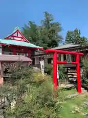 差出磯大嶽山神社 仕事と健康と厄よけの神さまの鳥居