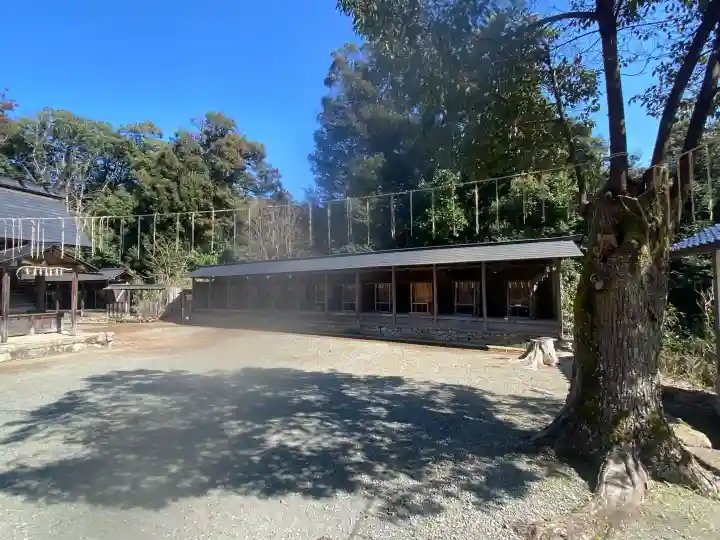 豊受大神社の{uncategorized: "未分類", other: "その他", undefined: "問題あり", building: "その他建物", grave: "お墓", sacred_gate: "鳥居", guardian: "狛犬", statue: "像", buddha: "仏像", history: "歴史", nature: "自然", garden: "庭園", animal: "動物", pagoda: "塔", temizu: "手水舎", mountain_gate: "山門・神門", sanctuary: "本殿・本堂", subordinate: "末社・摂社", art: "芸術", scenery: "景色", jizo: "地蔵", ema: "絵馬", goshuin: "御朱印", omikuji: "おみくじ", items: "授与品その他", amulet: "お守り", goshuincho: "御朱印帳", eats: "食事", festival: "お祭り", votive_dance: "神楽", shichigosan: "七五三参", wedding: "結婚式", experience: "体験その他", initially: "初詣", around: "周辺", anti_infection: "感染症対策"}
