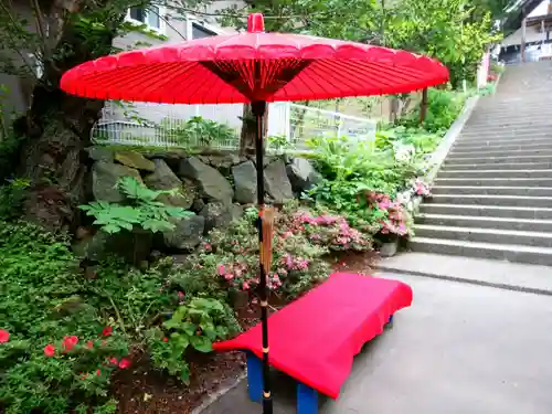 虻田神社の庭園
