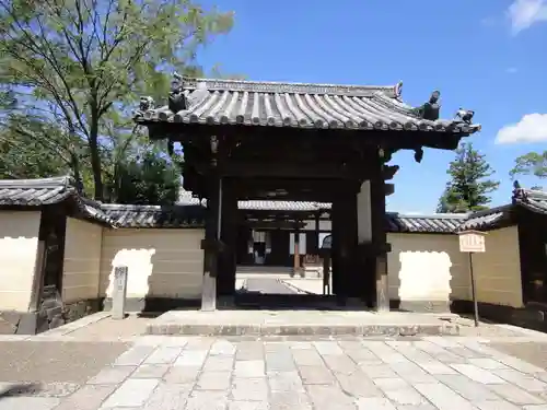 東大寺戒壇院戒壇堂の山門・神門