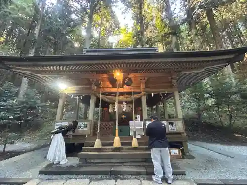 上色見熊野座神社の{uncategorized: "未分類", other: "その他", undefined: "問題あり", building: "その他建物", grave: "お墓", sacred_gate: "鳥居", guardian: "狛犬", statue: "像", buddha: "仏像", history: "歴史", nature: "自然", garden: "庭園", animal: "動物", pagoda: "塔", temizu: "手水舎", mountain_gate: "山門・神門", sanctuary: "本殿・本堂", subordinate: "末社・摂社", art: "芸術", scenery: "景色", jizo: "地蔵", ema: "絵馬", goshuin: "御朱印", omikuji: "おみくじ", items: "授与品その他", amulet: "お守り", goshuincho: "御朱印帳", eats: "食事", festival: "お祭り", votive_dance: "神楽", shichigosan: "七五三参", wedding: "結婚式", experience: "体験その他", initially: "初詣", around: "周辺", anti_infection: "感染症対策"}