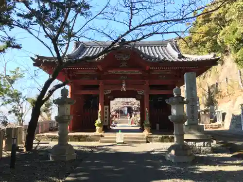 那古寺の山門