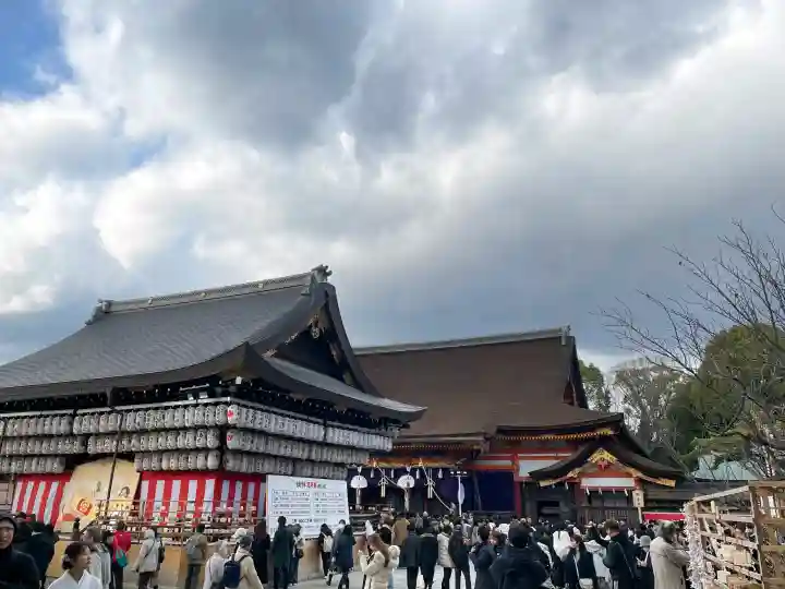 八坂神社(祇園さん)の{uncategorized: "未分類", other: "その他", undefined: "問題あり", building: "その他建物", grave: "お墓", sacred_gate: "鳥居", guardian: "狛犬", statue: "像", buddha: "仏像", history: "歴史", nature: "自然", garden: "庭園", animal: "動物", pagoda: "塔", temizu: "手水舎", mountain_gate: "山門・神門", sanctuary: "本殿・本堂", subordinate: "末社・摂社", art: "芸術", scenery: "景色", jizo: "地蔵", ema: "絵馬", goshuin: "御朱印", omikuji: "おみくじ", items: "授与品その他", amulet: "お守り", goshuincho: "御朱印帳", eats: "食事", festival: "お祭り", votive_dance: "神楽", shichigosan: "七五三参", wedding: "結婚式", experience: "体験その他", initially: "初詣", around: "周辺", anti_infection: "感染症対策"}