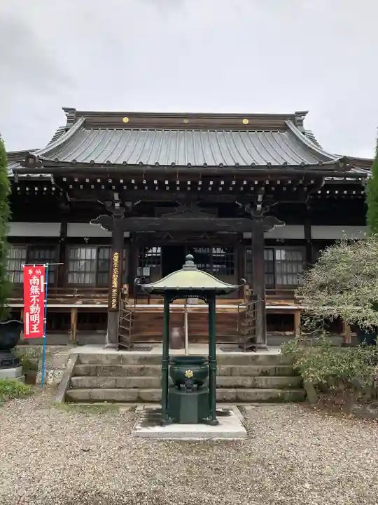 慈光寺(雨乞い不動尊)の本殿・本堂