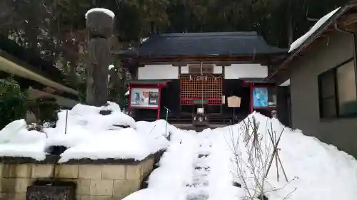 山寺日枝神社の{uncategorized: "未分類", other: "その他", undefined: "問題あり", building: "その他建物", grave: "お墓", sacred_gate: "鳥居", guardian: "狛犬", statue: "像", buddha: "仏像", history: "歴史", nature: "自然", garden: "庭園", animal: "動物", pagoda: "塔", temizu: "手水舎", mountain_gate: "山門・神門", sanctuary: "本殿・本堂", subordinate: "末社・摂社", art: "芸術", scenery: "景色", jizo: "地蔵", ema: "絵馬", goshuin: "御朱印", omikuji: "おみくじ", items: "授与品その他", amulet: "お守り", goshuincho: "御朱印帳", eats: "食事", festival: "お祭り", votive_dance: "神楽", shichigosan: "七五三参", wedding: "結婚式", experience: "体験その他", initially: "初詣", around: "周辺", anti_infection: "感染症対策"}