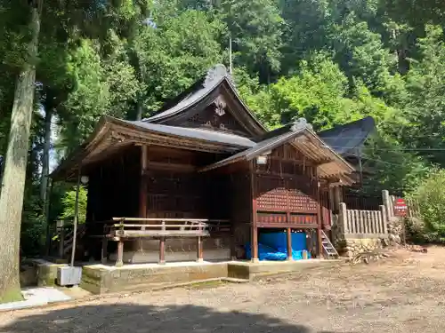 阿多由太神社の本殿