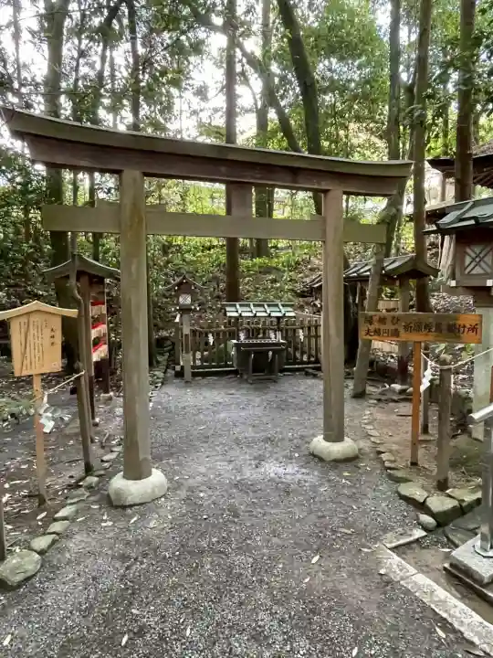 大神神社の{uncategorized: "未分類", other: "その他", undefined: "問題あり", building: "その他建物", grave: "お墓", sacred_gate: "鳥居", guardian: "狛犬", statue: "像", buddha: "仏像", history: "歴史", nature: "自然", garden: "庭園", animal: "動物", pagoda: "塔", temizu: "手水舎", mountain_gate: "山門・神門", sanctuary: "本殿・本堂", subordinate: "末社・摂社", art: "芸術", scenery: "景色", jizo: "地蔵", ema: "絵馬", goshuin: "御朱印", omikuji: "おみくじ", items: "授与品その他", amulet: "お守り", goshuincho: "御朱印帳", eats: "食事", festival: "お祭り", votive_dance: "神楽", shichigosan: "七五三参", wedding: "結婚式", experience: "体験その他", initially: "初詣", around: "周辺", anti_infection: "感染症対策"}