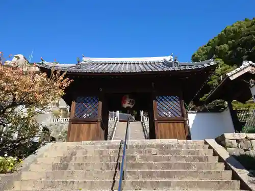 尾長天満宮の山門・神門