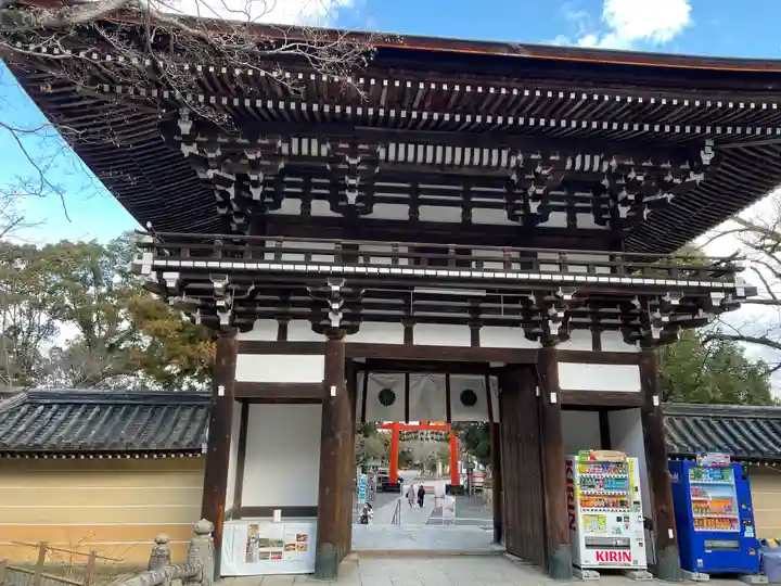 松尾大社の山門・神門