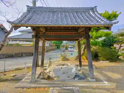神明社・八幡社合殿（白浜町）の手水舎