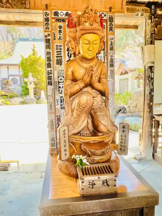 野坂寺の{uncategorized: "未分類", other: "その他", undefined: "問題あり", building: "その他建物", grave: "お墓", sacred_gate: "鳥居", guardian: "狛犬", statue: "像", buddha: "仏像", history: "歴史", nature: "自然", garden: "庭園", animal: "動物", pagoda: "塔", temizu: "手水舎", mountain_gate: "山門・神門", sanctuary: "本殿・本堂", subordinate: "末社・摂社", art: "芸術", scenery: "景色", jizo: "地蔵", ema: "絵馬", goshuin: "御朱印", omikuji: "おみくじ", items: "授与品その他", amulet: "お守り", goshuincho: "御朱印帳", eats: "食事", festival: "お祭り", votive_dance: "神楽", shichigosan: "七五三参", wedding: "結婚式", experience: "体験その他", initially: "初詣", around: "周辺", anti_infection: "感染症対策"}