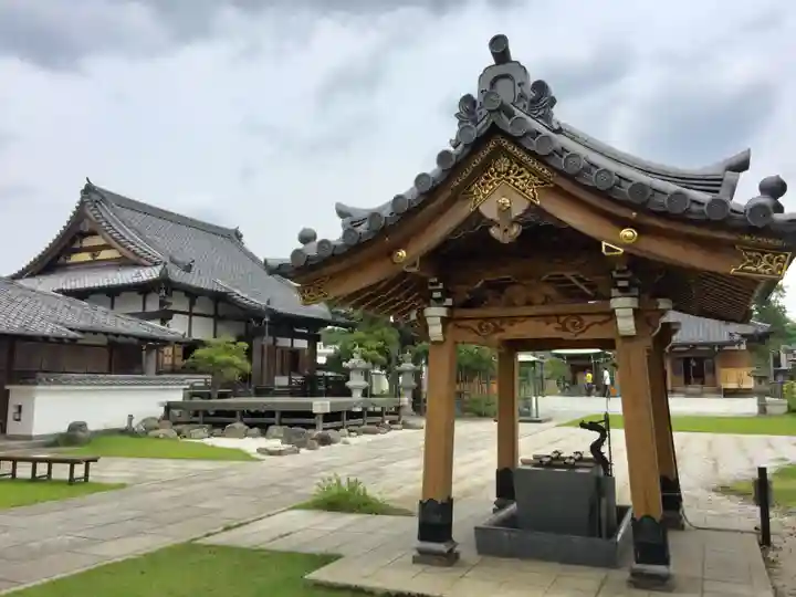 南蔵院の手水舎