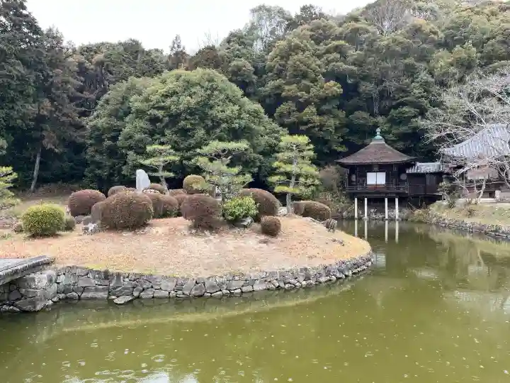 根来寺の{uncategorized: "未分類", other: "その他", undefined: "問題あり", building: "その他建物", grave: "お墓", sacred_gate: "鳥居", guardian: "狛犬", statue: "像", buddha: "仏像", history: "歴史", nature: "自然", garden: "庭園", animal: "動物", pagoda: "塔", temizu: "手水舎", mountain_gate: "山門・神門", sanctuary: "本殿・本堂", subordinate: "末社・摂社", art: "芸術", scenery: "景色", jizo: "地蔵", ema: "絵馬", goshuin: "御朱印", omikuji: "おみくじ", items: "授与品その他", amulet: "お守り", goshuincho: "御朱印帳", eats: "食事", festival: "お祭り", votive_dance: "神楽", shichigosan: "七五三参", wedding: "結婚式", experience: "体験その他", initially: "初詣", around: "周辺", anti_infection: "感染症対策"}