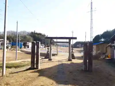 熊野神社の{uncategorized: "未分類", other: "その他", undefined: "問題あり", building: "その他建物", grave: "お墓", sacred_gate: "鳥居", guardian: "狛犬", statue: "像", buddha: "仏像", history: "歴史", nature: "自然", garden: "庭園", animal: "動物", pagoda: "塔", temizu: "手水舎", mountain_gate: "山門・神門", sanctuary: "本殿・本堂", subordinate: "末社・摂社", art: "芸術", scenery: "景色", jizo: "地蔵", ema: "絵馬", goshuin: "御朱印", omikuji: "おみくじ", items: "授与品その他", amulet: "お守り", goshuincho: "御朱印帳", eats: "食事", festival: "お祭り", votive_dance: "神楽", shichigosan: "七五三参", wedding: "結婚式", experience: "体験その他", initially: "初詣", around: "周辺", anti_infection: "感染症対策"}