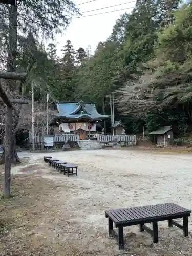 湯泉神社の{uncategorized: "未分類", other: "その他", undefined: "問題あり", building: "その他建物", grave: "お墓", sacred_gate: "鳥居", guardian: "狛犬", statue: "像", buddha: "仏像", history: "歴史", nature: "自然", garden: "庭園", animal: "動物", pagoda: "塔", temizu: "手水舎", mountain_gate: "山門・神門", sanctuary: "本殿・本堂", subordinate: "末社・摂社", art: "芸術", scenery: "景色", jizo: "地蔵", ema: "絵馬", goshuin: "御朱印", omikuji: "おみくじ", items: "授与品その他", amulet: "お守り", goshuincho: "御朱印帳", eats: "食事", festival: "お祭り", votive_dance: "神楽", shichigosan: "七五三参", wedding: "結婚式", experience: "体験その他", initially: "初詣", around: "周辺", anti_infection: "感染症対策"}
