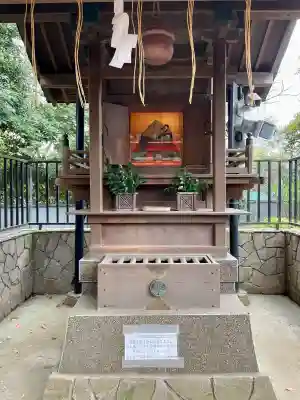 栄誉権現社の{uncategorized: "未分類", other: "その他", undefined: "問題あり", building: "その他建物", grave: "お墓", sacred_gate: "鳥居", guardian: "狛犬", statue: "像", buddha: "仏像", history: "歴史", nature: "自然", garden: "庭園", animal: "動物", pagoda: "塔", temizu: "手水舎", mountain_gate: "山門・神門", sanctuary: "本殿・本堂", subordinate: "末社・摂社", art: "芸術", scenery: "景色", jizo: "地蔵", ema: "絵馬", goshuin: "御朱印", omikuji: "おみくじ", items: "授与品その他", amulet: "お守り", goshuincho: "御朱印帳", eats: "食事", festival: "お祭り", votive_dance: "神楽", shichigosan: "七五三参", wedding: "結婚式", experience: "体験その他", initially: "初詣", around: "周辺", anti_infection: "感染症対策"}