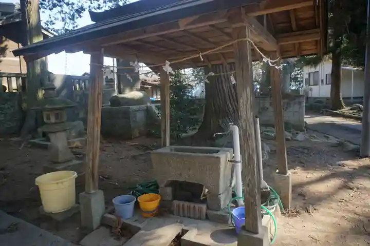 樋口雷神社の手水舎