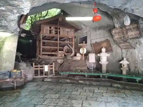 銭洗弁財天宇賀福神社(神奈川県)