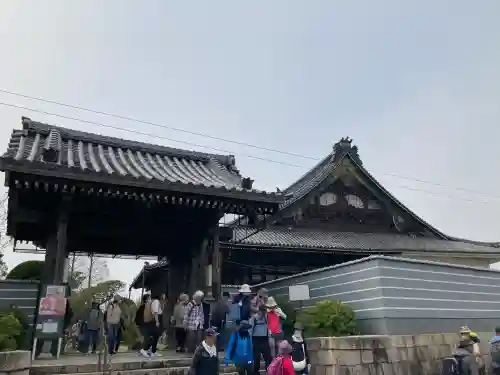 本照寺の{uncategorized: "未分類", other: "その他", undefined: "問題あり", building: "その他建物", grave: "お墓", sacred_gate: "鳥居", guardian: "狛犬", statue: "像", buddha: "仏像", history: "歴史", nature: "自然", garden: "庭園", animal: "動物", pagoda: "塔", temizu: "手水舎", mountain_gate: "山門・神門", sanctuary: "本殿・本堂", subordinate: "末社・摂社", art: "芸術", scenery: "景色", jizo: "地蔵", ema: "絵馬", goshuin: "御朱印", omikuji: "おみくじ", items: "授与品その他", amulet: "お守り", goshuincho: "御朱印帳", eats: "食事", festival: "お祭り", votive_dance: "神楽", shichigosan: "七五三参", wedding: "結婚式", experience: "体験その他", initially: "初詣", around: "周辺", anti_infection: "感染症対策"}