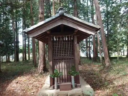 鎌形八幡神社の末社・摂社