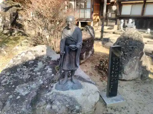 洞雲寺の像