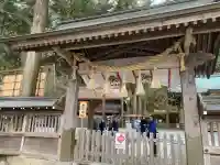 諏訪大社の{uncategorized: "未分類", other: "その他", undefined: "問題あり", building: "その他建物", grave: "お墓", sacred_gate: "鳥居", guardian: "狛犬", statue: "像", buddha: "仏像", history: "歴史", nature: "自然", garden: "庭園", animal: "動物", pagoda: "塔", temizu: "手水舎", mountain_gate: "山門・神門", sanctuary: "本殿・本堂", subordinate: "末社・摂社", art: "芸術", scenery: "景色", jizo: "地蔵", ema: "絵馬", goshuin: "御朱印", omikuji: "おみくじ", items: "授与品その他", amulet: "お守り", goshuincho: "御朱印帳", eats: "食事", festival: "お祭り", votive_dance: "神楽", shichigosan: "七五三参", wedding: "結婚式", experience: "体験その他", initially: "初詣", around: "周辺", anti_infection: "感染症対策"}